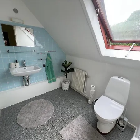 The Yellow House, 5mins Drive, 3br With Free Parking, Fast Fiber Internet Villa Rodby