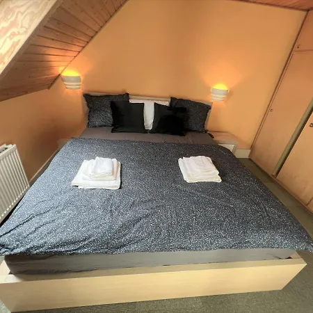 The Yellow House, 5mins Drive, 3br With Free Parking, Fast Fiber Internet Rodby