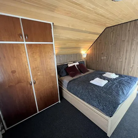 The Yellow House, 5mins Drive, 3br With Free Parking, Fast Fiber Internet * Rødby