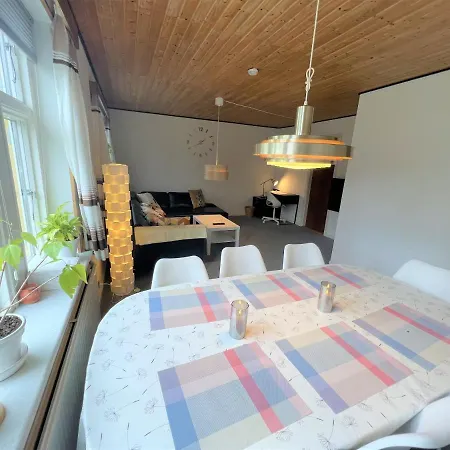 The Yellow House, 5mins Drive, 3br With Free Parking, Fast Fiber Internet Rodby