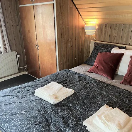 Villa The Yellow House, 5mins Drive, 3br With Free Parking, Fast Fiber Internet Rodby
