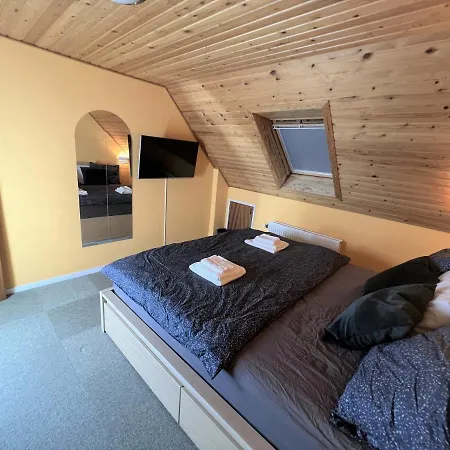 The Yellow House, 5mins Drive, 3br With Free Parking, Fast Fiber Internet Rodby