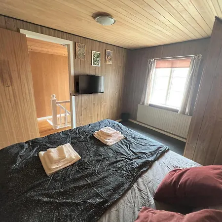 Vila The Yellow House, 5mins Drive, 3br With Free Parking, Fast Fiber Internet Rødby