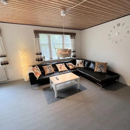 The Yellow House, 5mins Drive, 3br With Free Parking, Fast Fiber Internet Villa Rodby