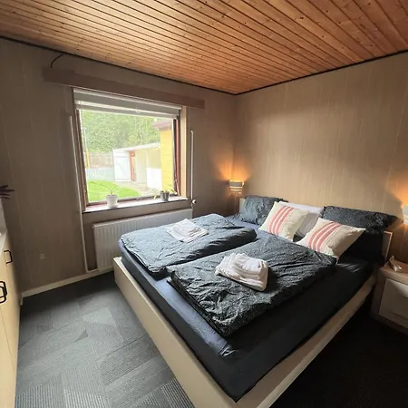 The Yellow House, 5mins Drive, 3br With Free Parking, Fast Fiber Internet Villa Rodby